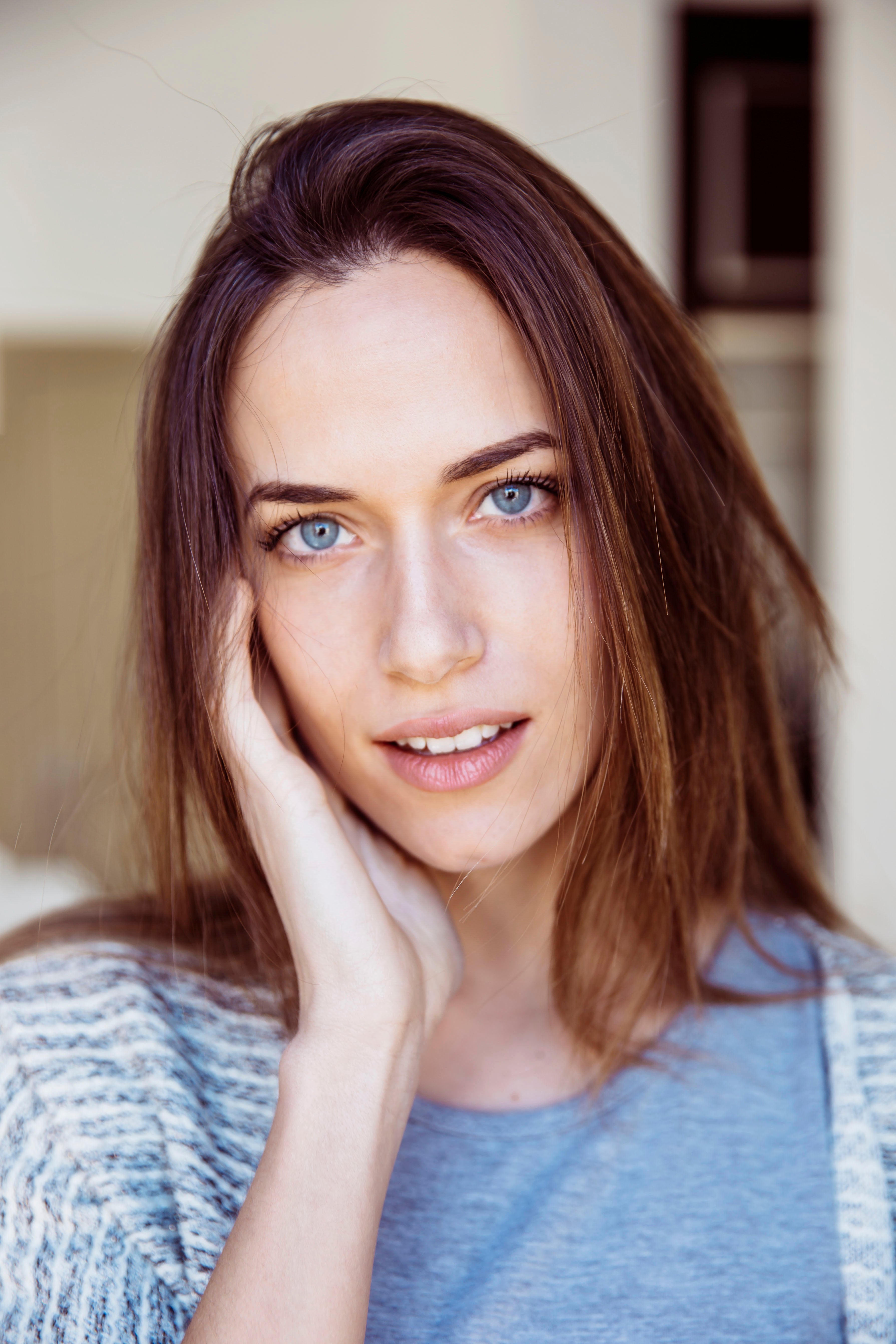 files/charming-woman-with-blue-eyes.jpg